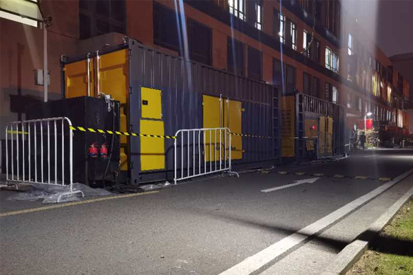 昌邑柴油发电机组的输出电压是如何调节的？